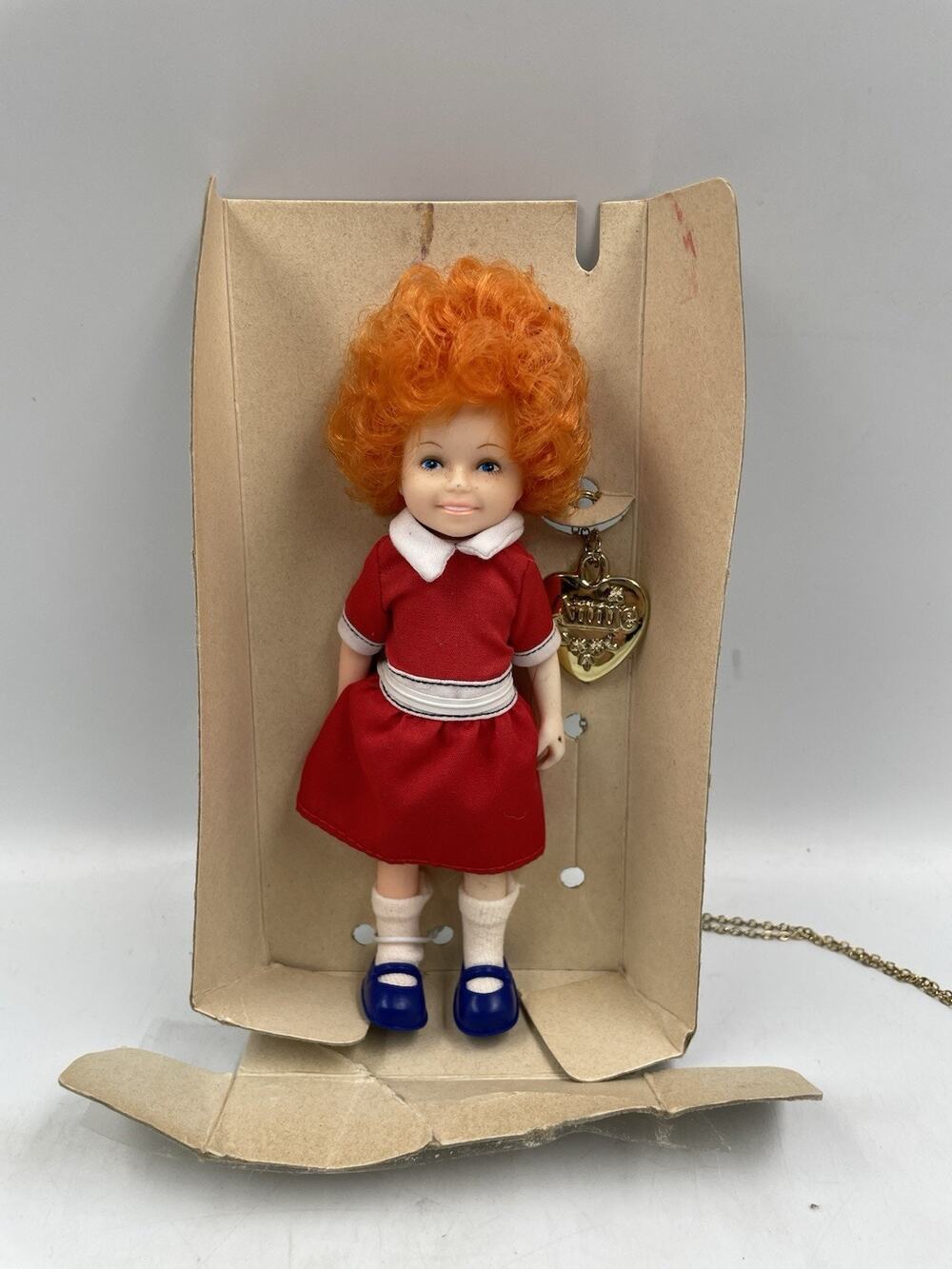 Knickerbocker 1982 The World of Annie Figure Doll & Necklace 6"